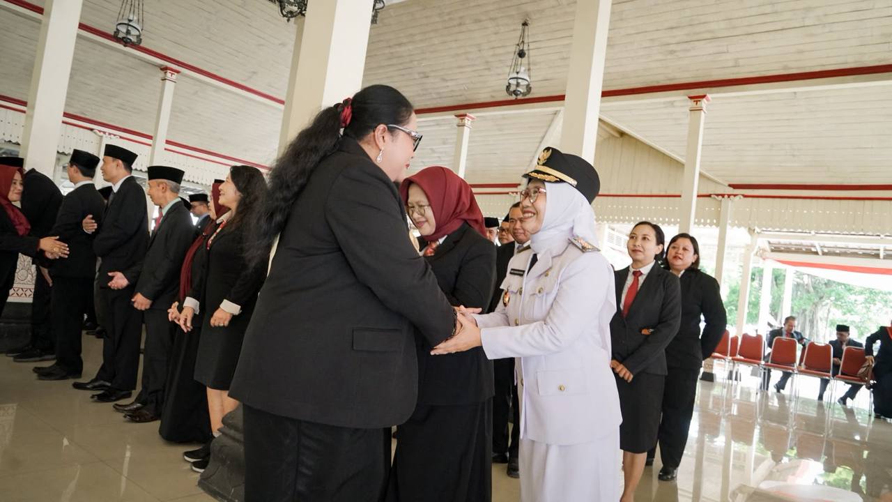 Bupati Gunungkidul Lantik 80 Pejabat, Tegaskan Tak Ada Lagi Praktik Titipan Wonosari, (kupass.com)—Bupati Gunungkidul Endah Subekti Kuntariningsih melantik 80 pegawai negeri sipil (PNS) untuk menduduki jabatan administrator, pengawas, dan fungsional di lingkungan Pemerintah Kabupaten Gunungkidul, Jumat, 21 Agustus 2026.