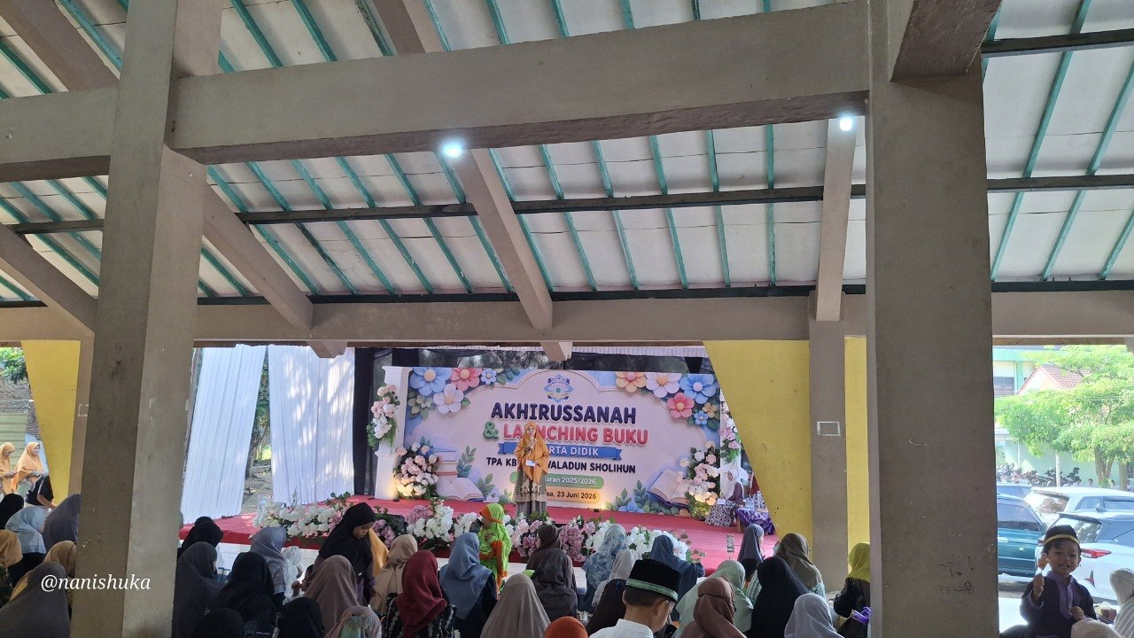 Wisuda Ke-23, Sepuluh Siswa dari 83 Lulusan TKII Waladun Sholihun Tuntaskan Hafalan Juz 30